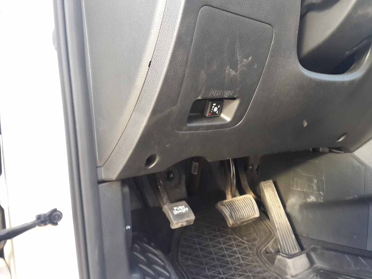 Кнопка в Hyundai Santa Fe ГБО автогаз